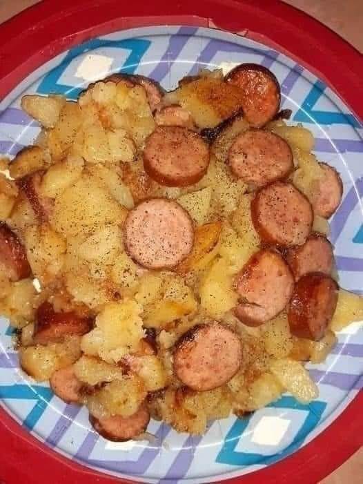 DOES ANYONE HERE ACTUALLY WOULD EAT FRIED POTATOES AND ONIONS