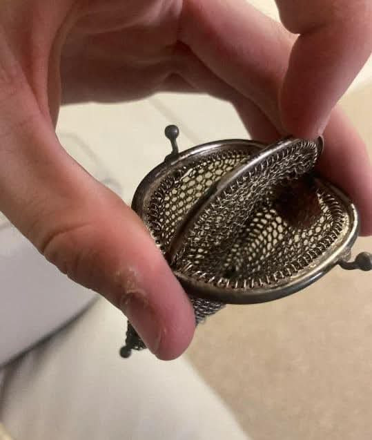 Gilded Keepsakes: How Victorian Accessories Symbolized Wealth And Status