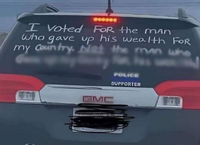 “This SUV’s Back Window Message Sparks Powerful Reactions! “