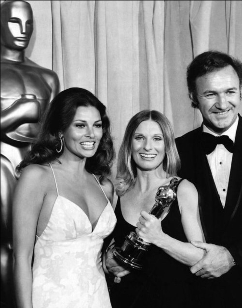 This original Oscars photo from 1972 is not edited, observe it closely!