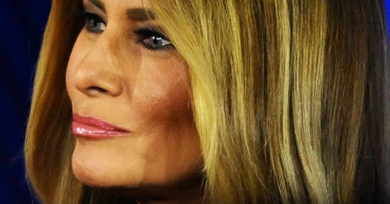 Melania Trump sets social media buzzing with her White House Christmas look